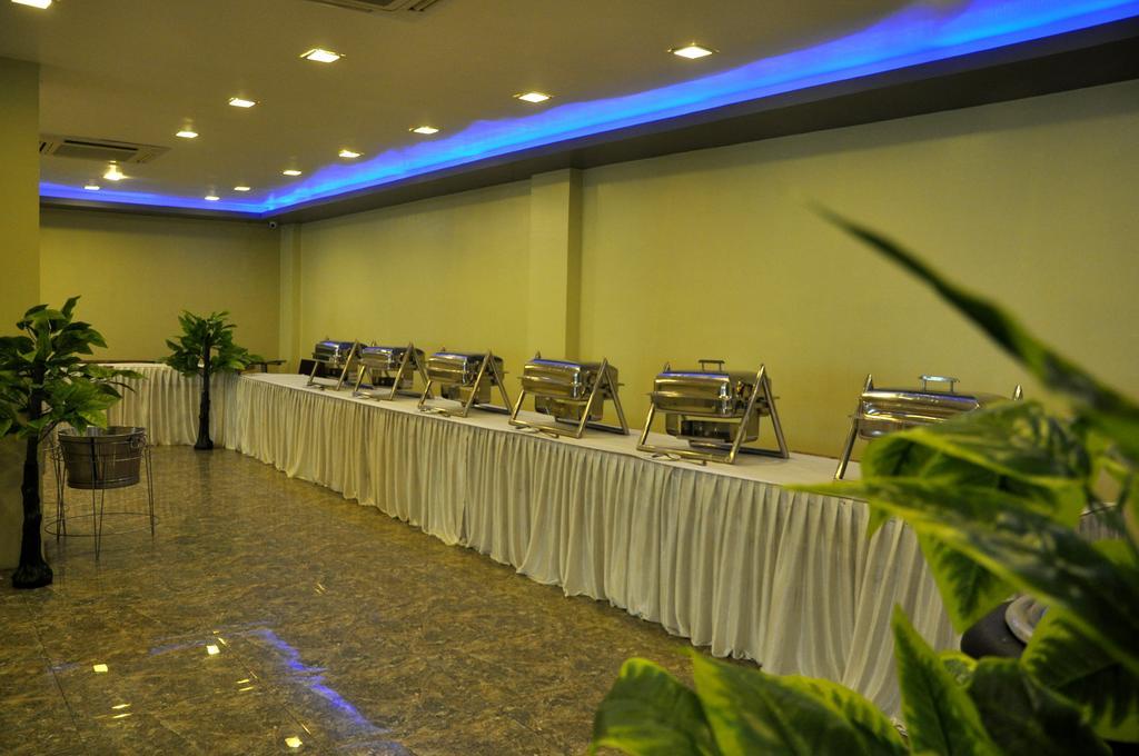 Hotel Vibhav Harsh Varanasi Exterior foto
